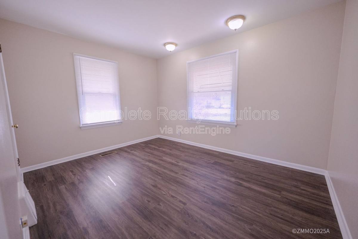 House for rent at 10200 Tappan Dr, Saint Louis, MO 63137