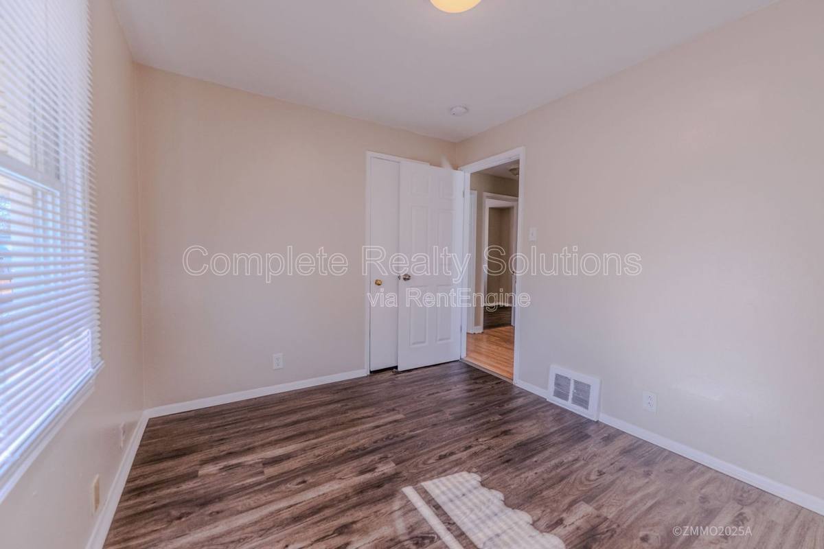 House for rent at 10200 Tappan Dr, Saint Louis, MO 63137