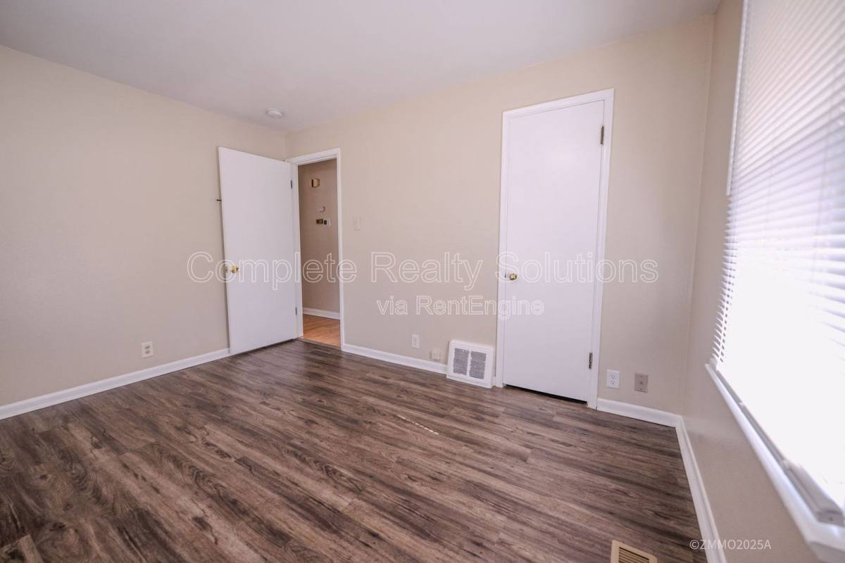 House for rent at 10200 Tappan Dr, Saint Louis, MO 63137