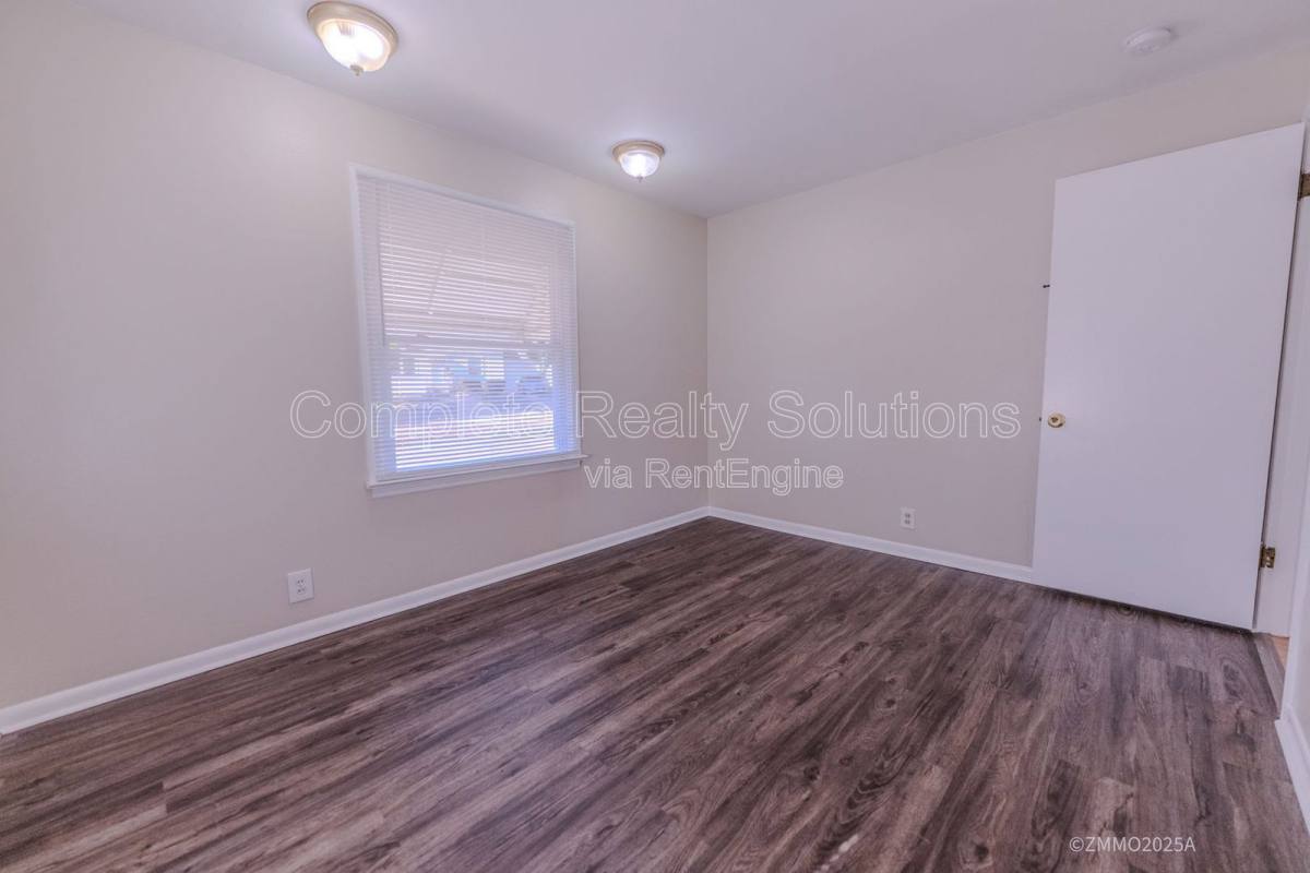 House for rent at 10200 Tappan Dr, Saint Louis, MO 63137