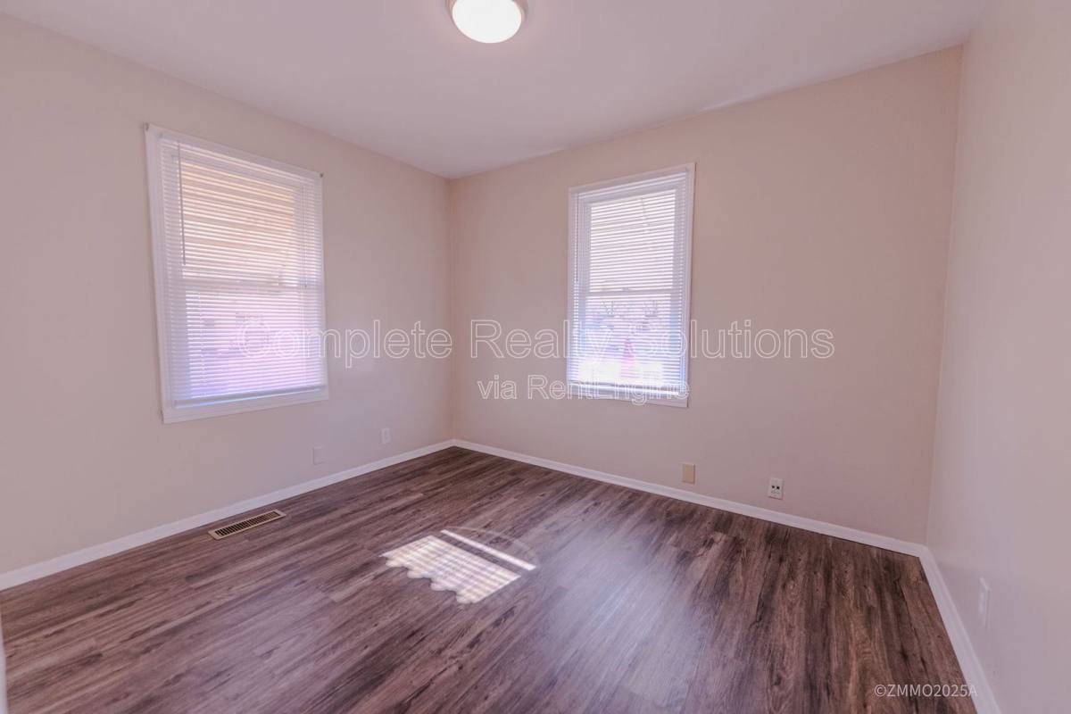 House for rent at 10200 Tappan Dr, Saint Louis, MO 63137