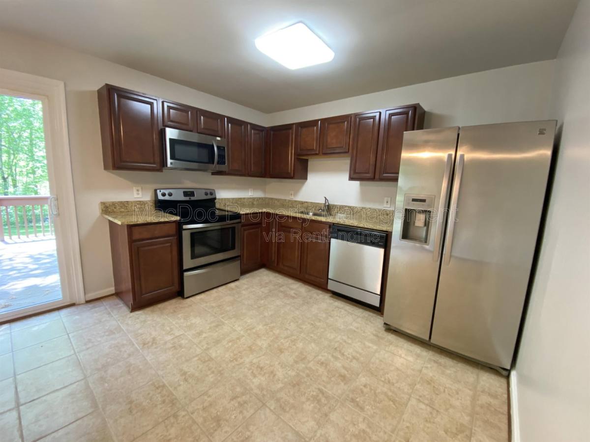 House for rent at 6022 Battlefield Green Dr, Fredericksburg, VA 22407
