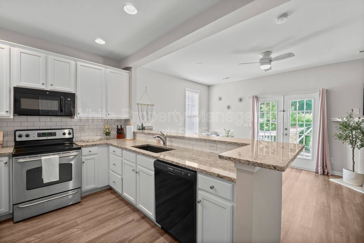 Townhouse for rent at 11339 Dundarrach Lane, Charlotte, NC 28277