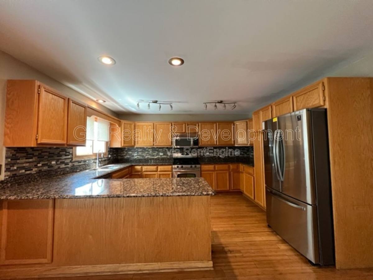 House for rent at 2805 Breckenridge Circle, Aurora, IL 60504