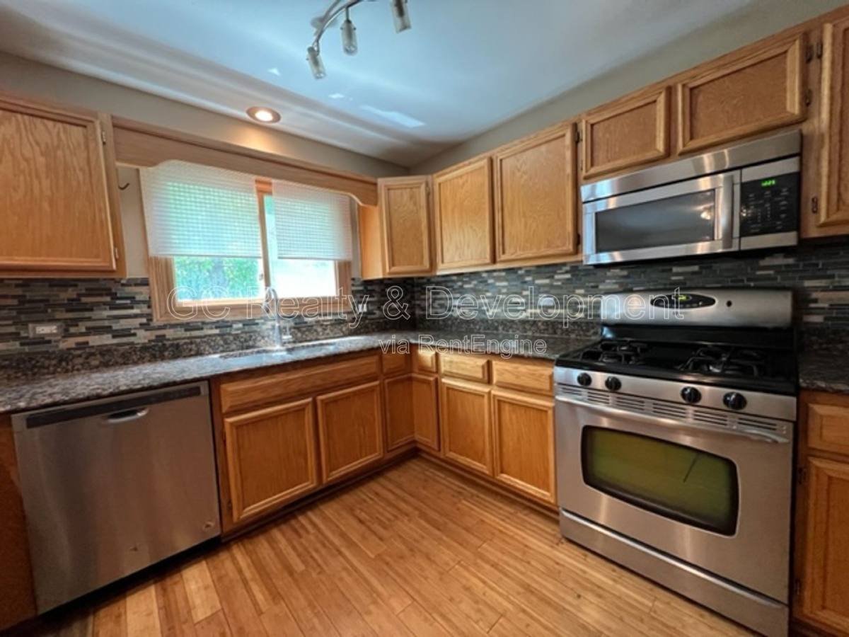 House for rent at 2805 Breckenridge Circle, Aurora, IL 60504