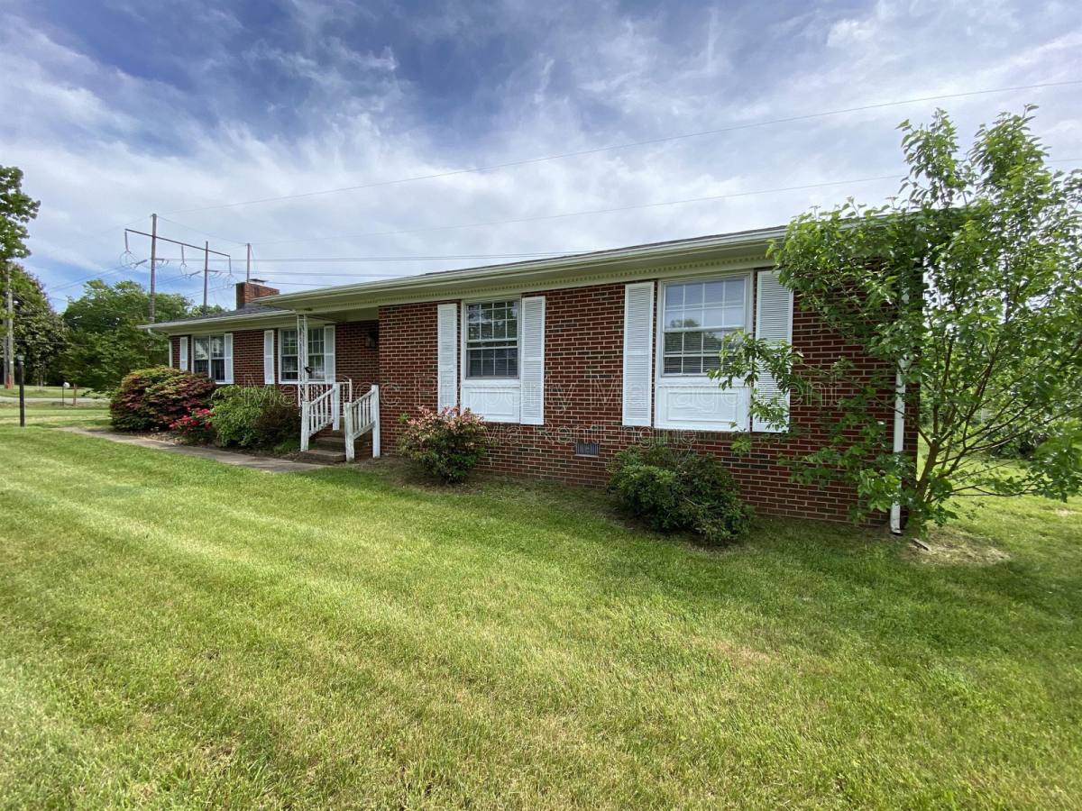 House for rent at 1804 Sherwood Dr, Fredericksburg, VA 22405