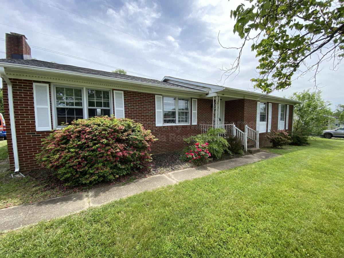 House for rent at 1804 Sherwood Dr, Fredericksburg, VA 22405
