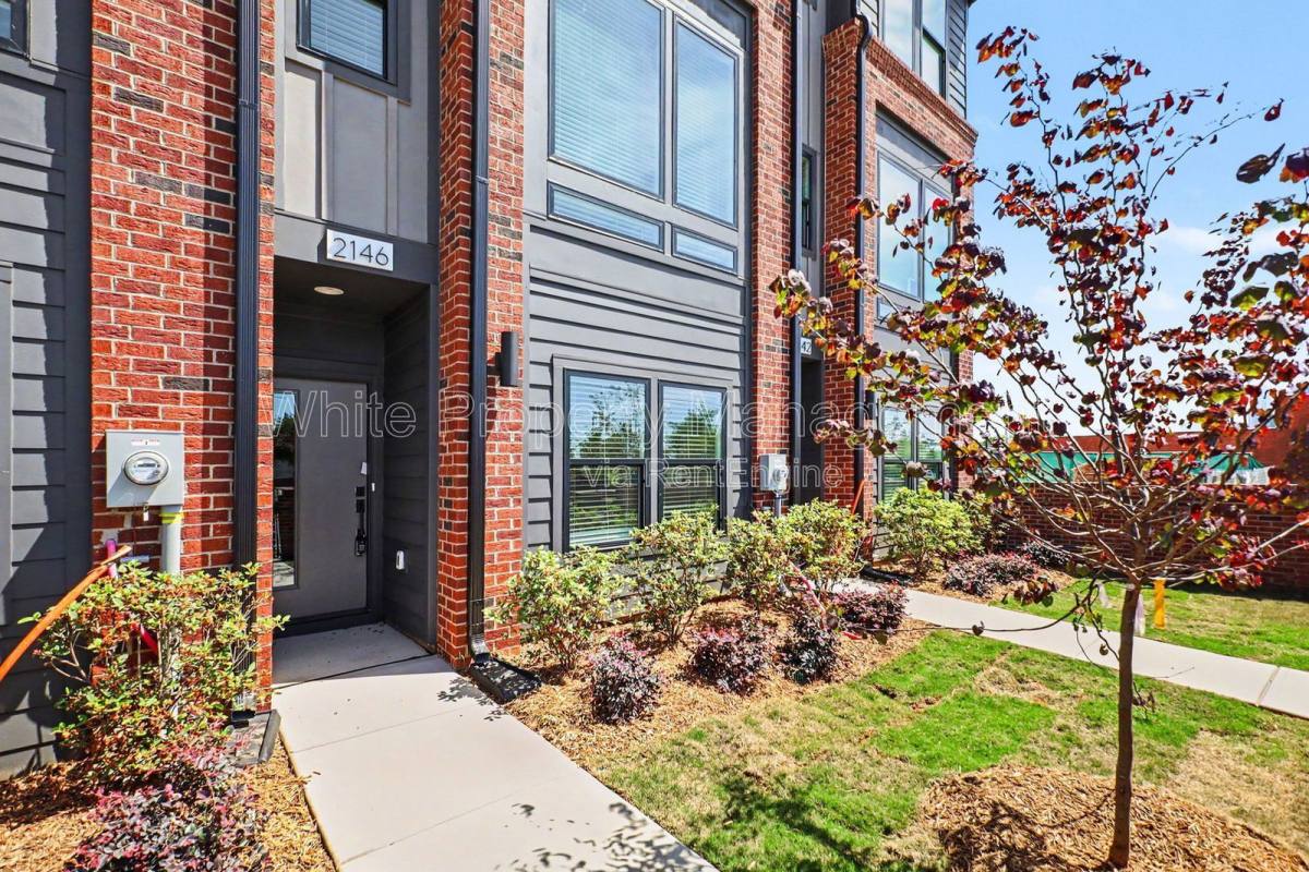 Townhouse for rent at 2146 N Graham St, Charlotte, NC 28206