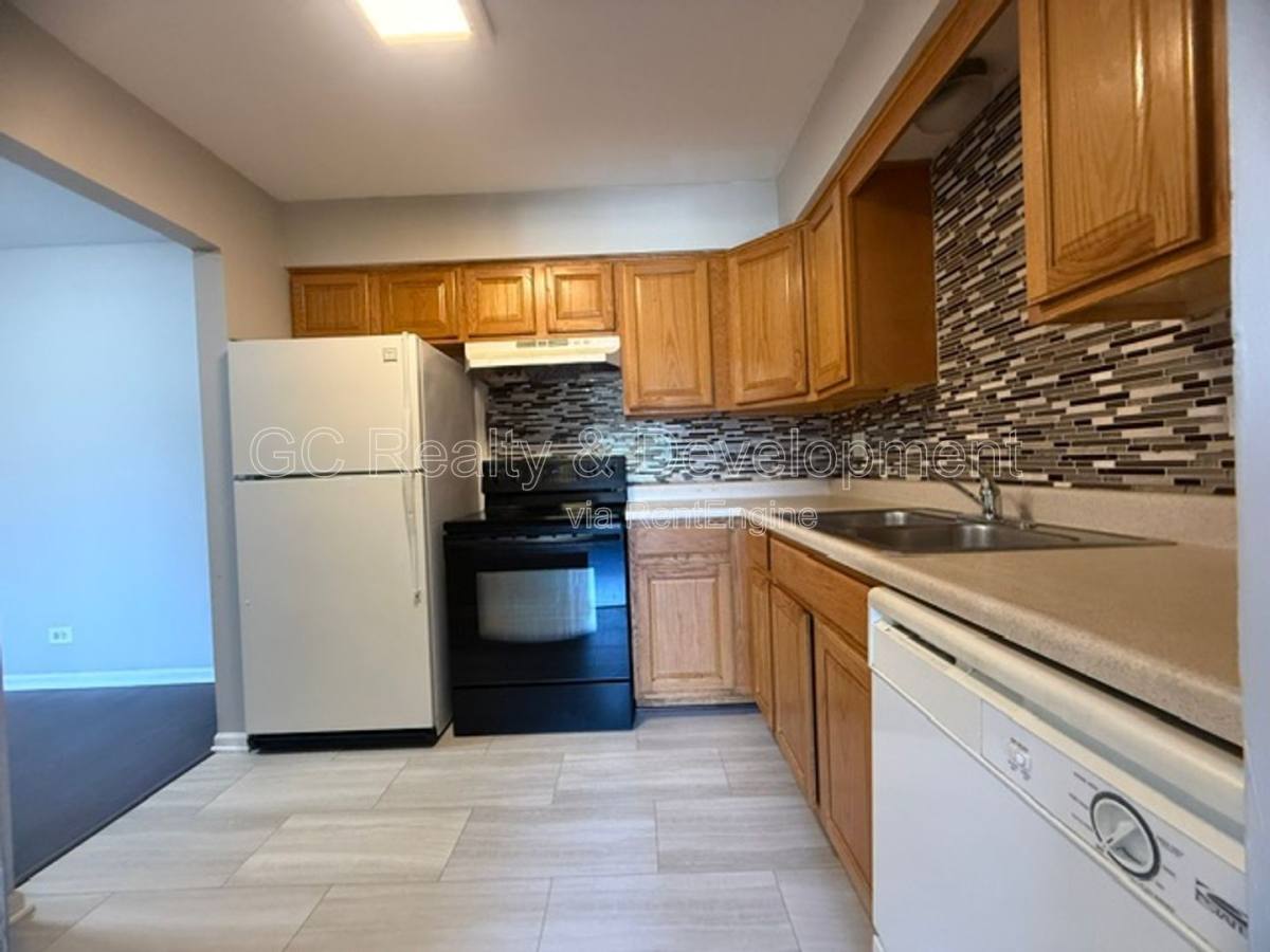 Condo for rent at 1703 W Dennis Dr #2 B, Mount Prospect, IL 60056