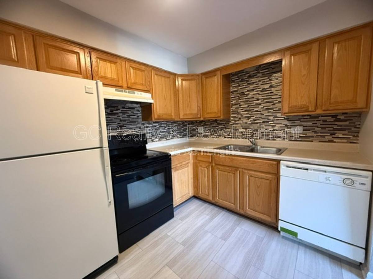 Condo for rent at 1703 W Dennis Dr #2 B, Mount Prospect, IL 60056