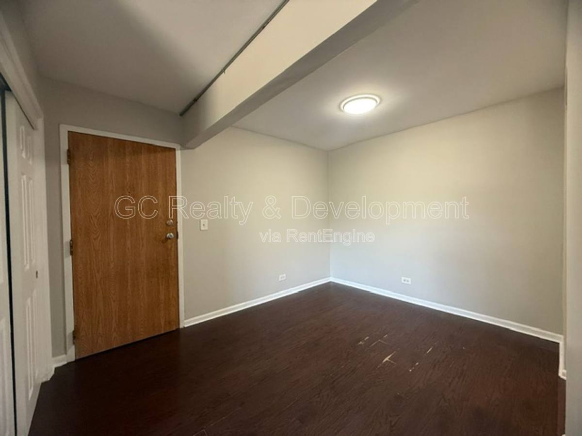 Condo for rent at 1703 W Dennis Dr #2 B, Mount Prospect, IL 60056