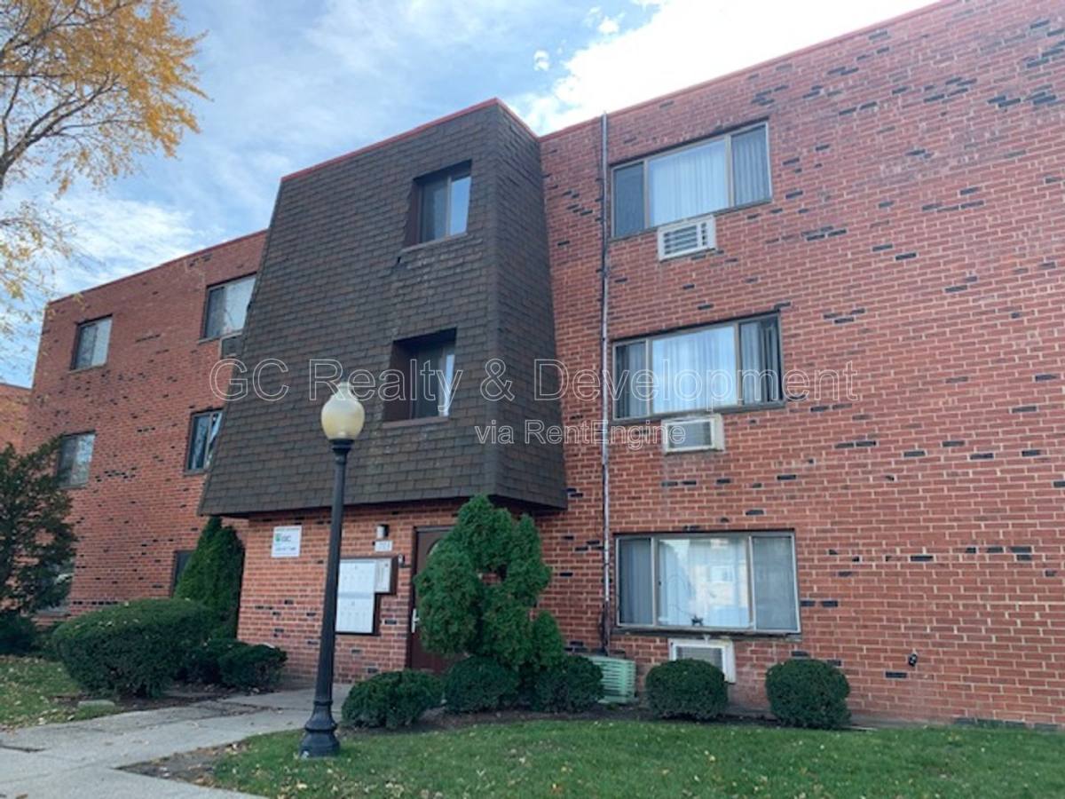Condo for rent at 1703 W Dennis Dr #2 B, Mount Prospect, IL 60056