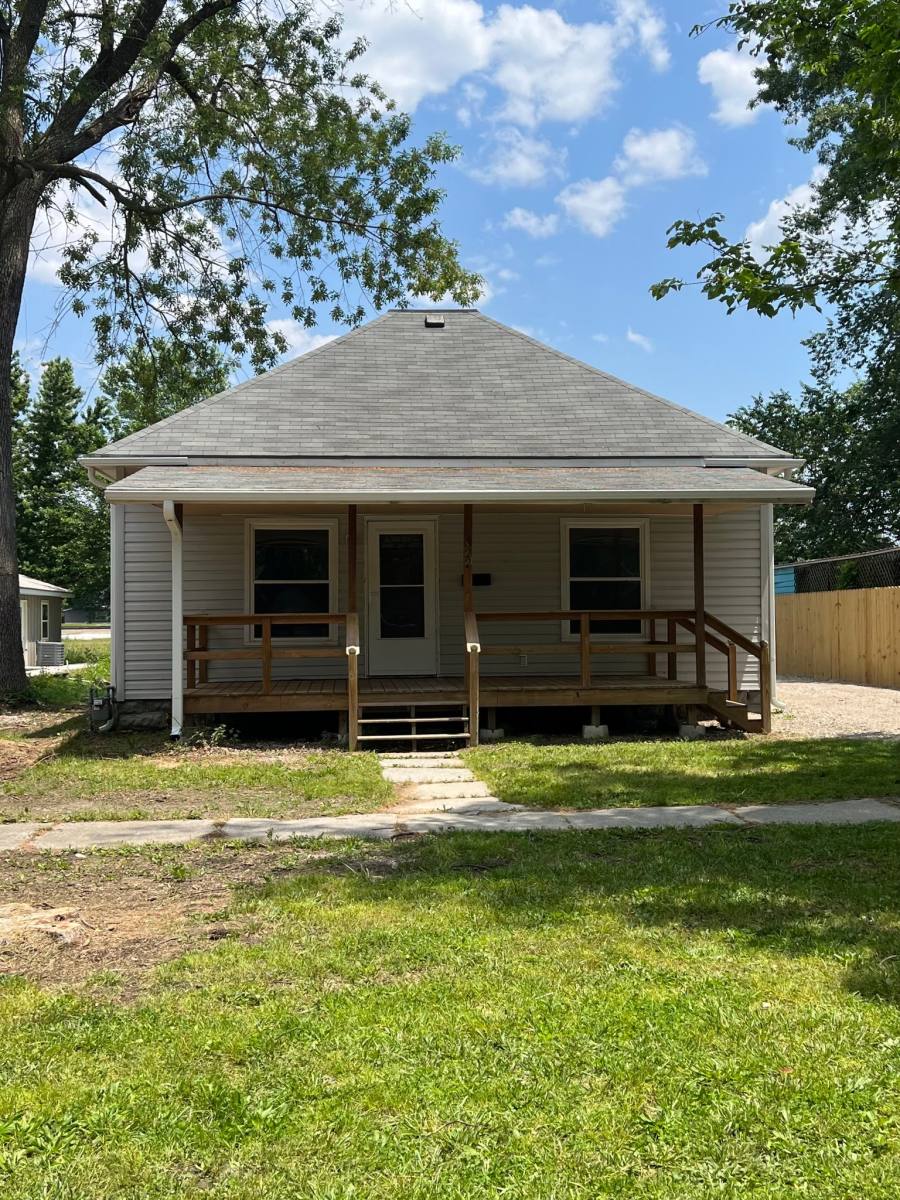House for rent at 322 N Delaware Ave, Columbus, KS 66725