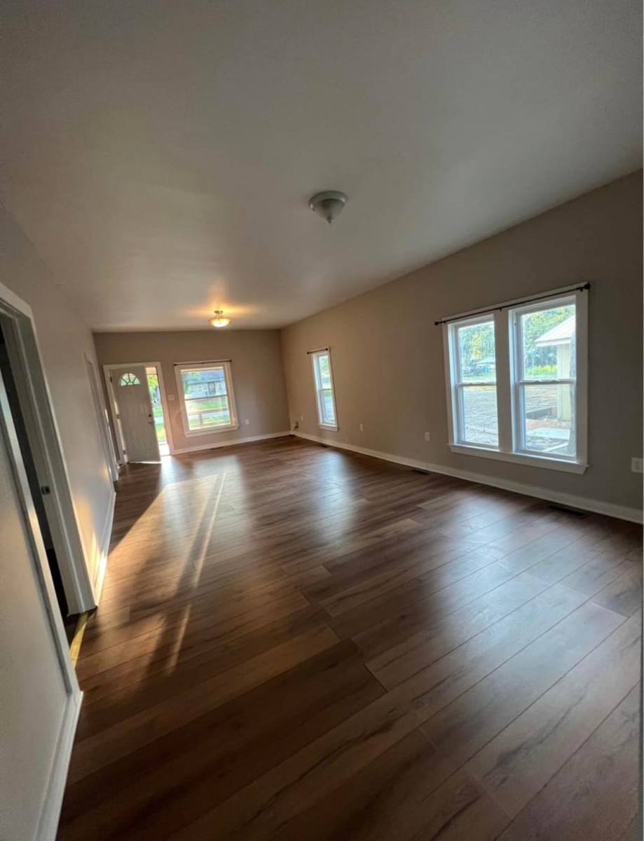 House for rent at 322 N Delaware Ave, Columbus, KS 66725