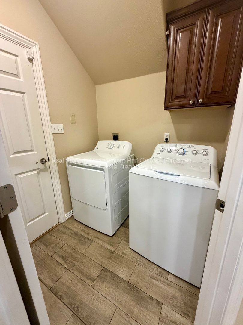 Townhouse for rent at 6605 Leightyn Lane, Barling, AR 72923
