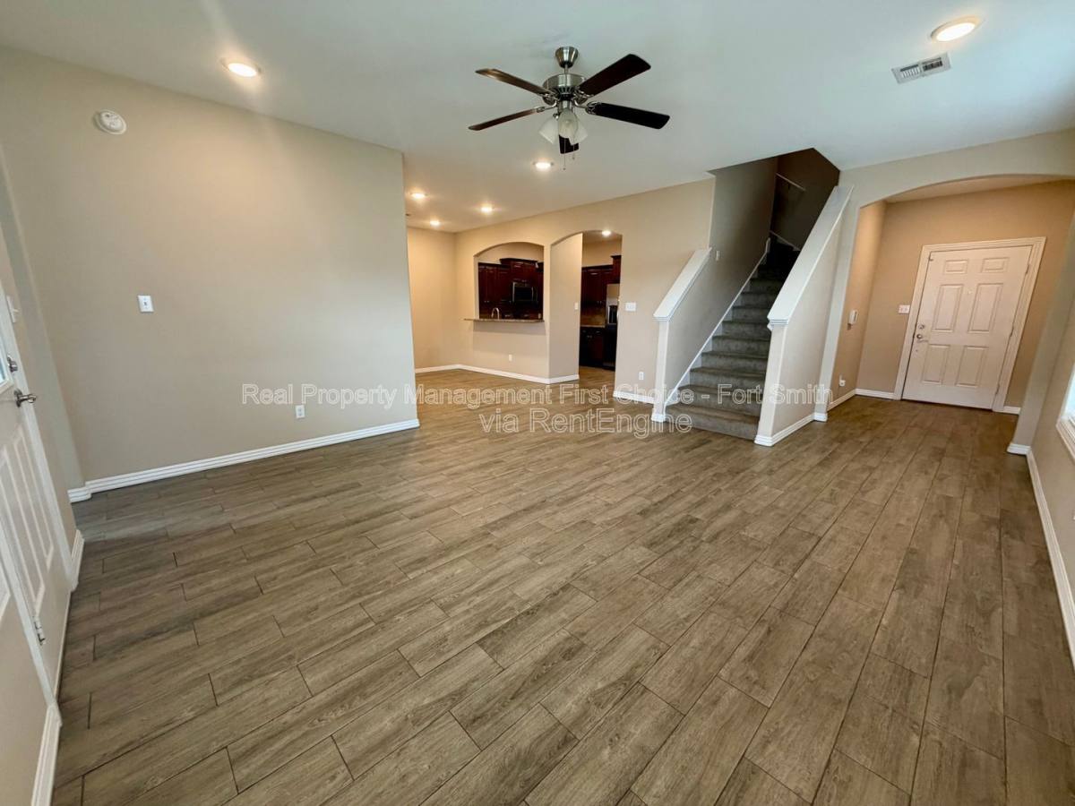 Townhouse for rent at 6605 Leightyn Lane, Barling, AR 72923