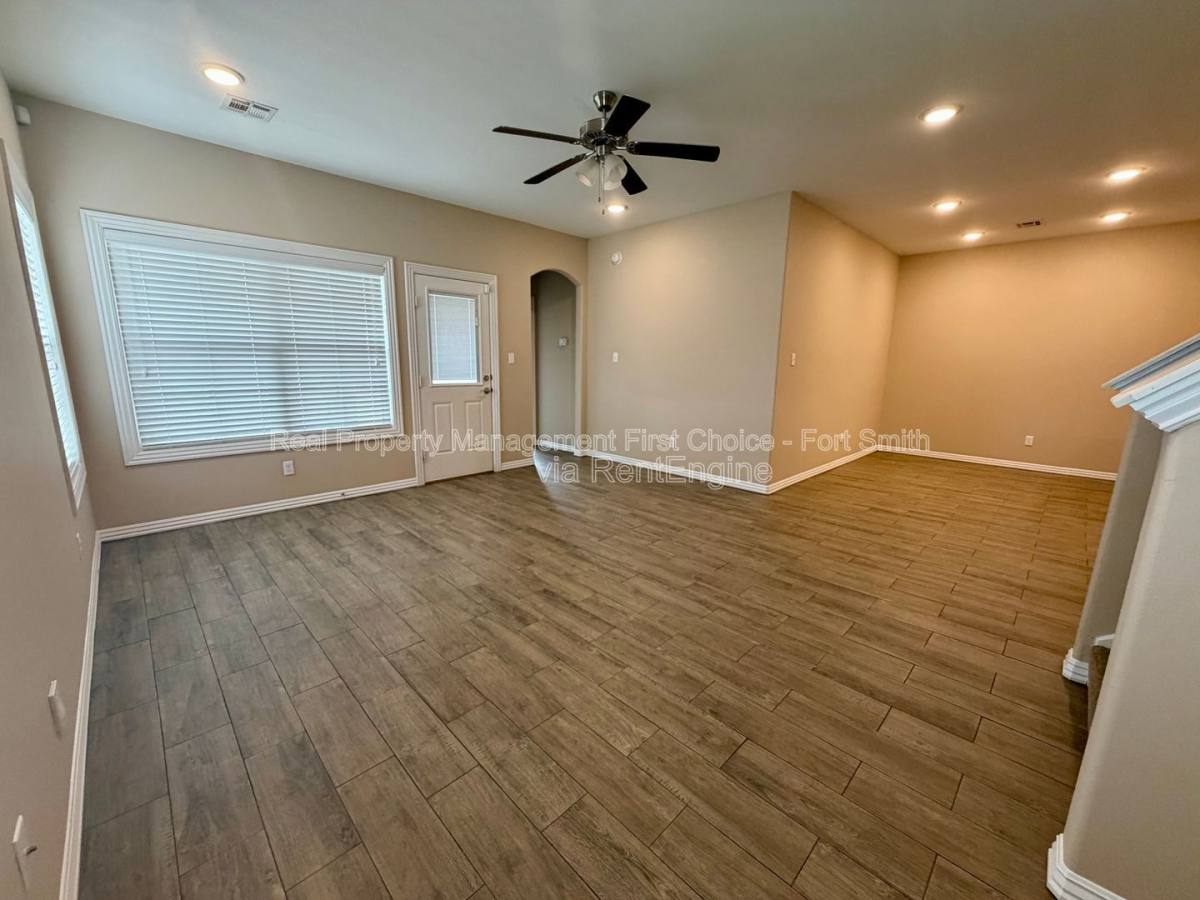Townhouse for rent at 6605 Leightyn Lane, Barling, AR 72923