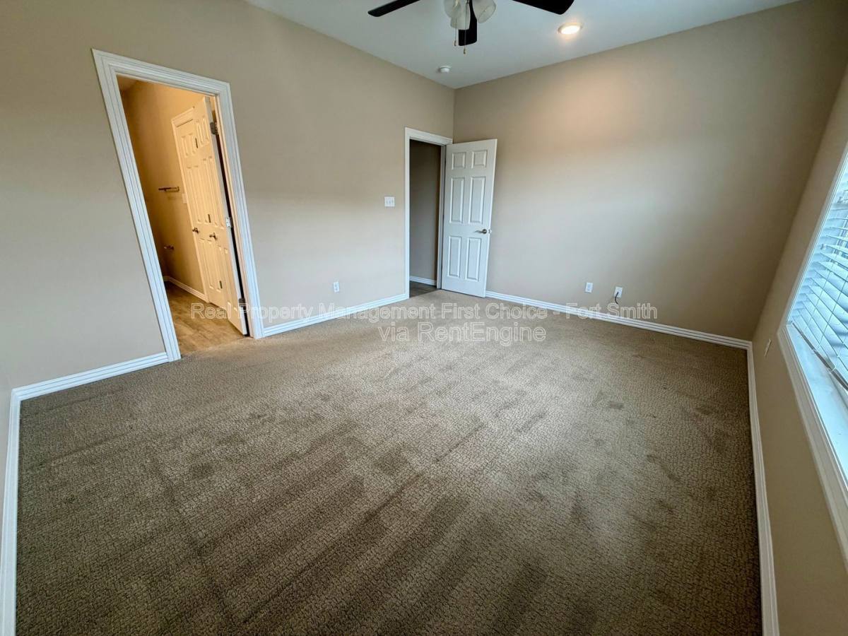Townhouse for rent at 6605 Leightyn Lane, Barling, AR 72923