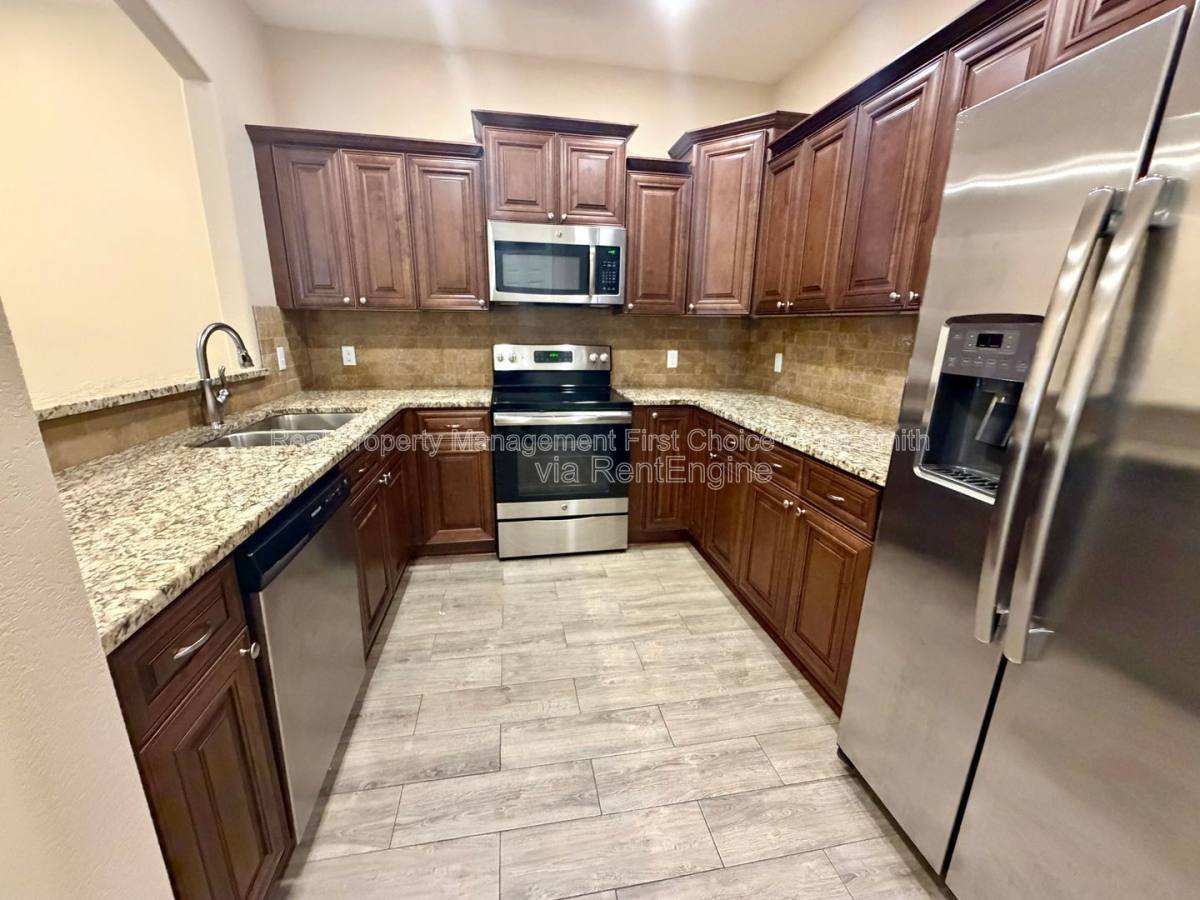 Townhouse for rent at 6605 Leightyn Lane, Barling, AR 72923