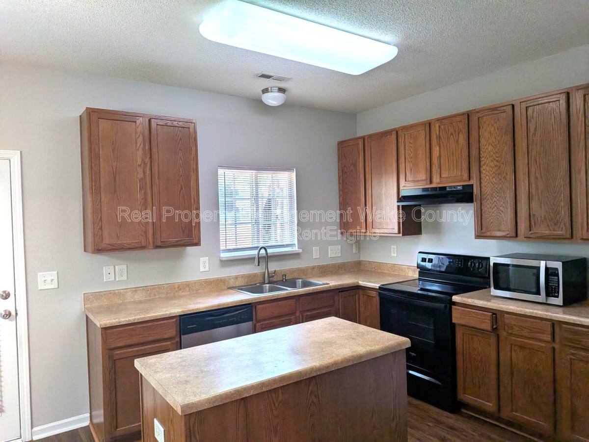 Townhouse for rent at 112 Graystar Rd, Apex, NC 27502
