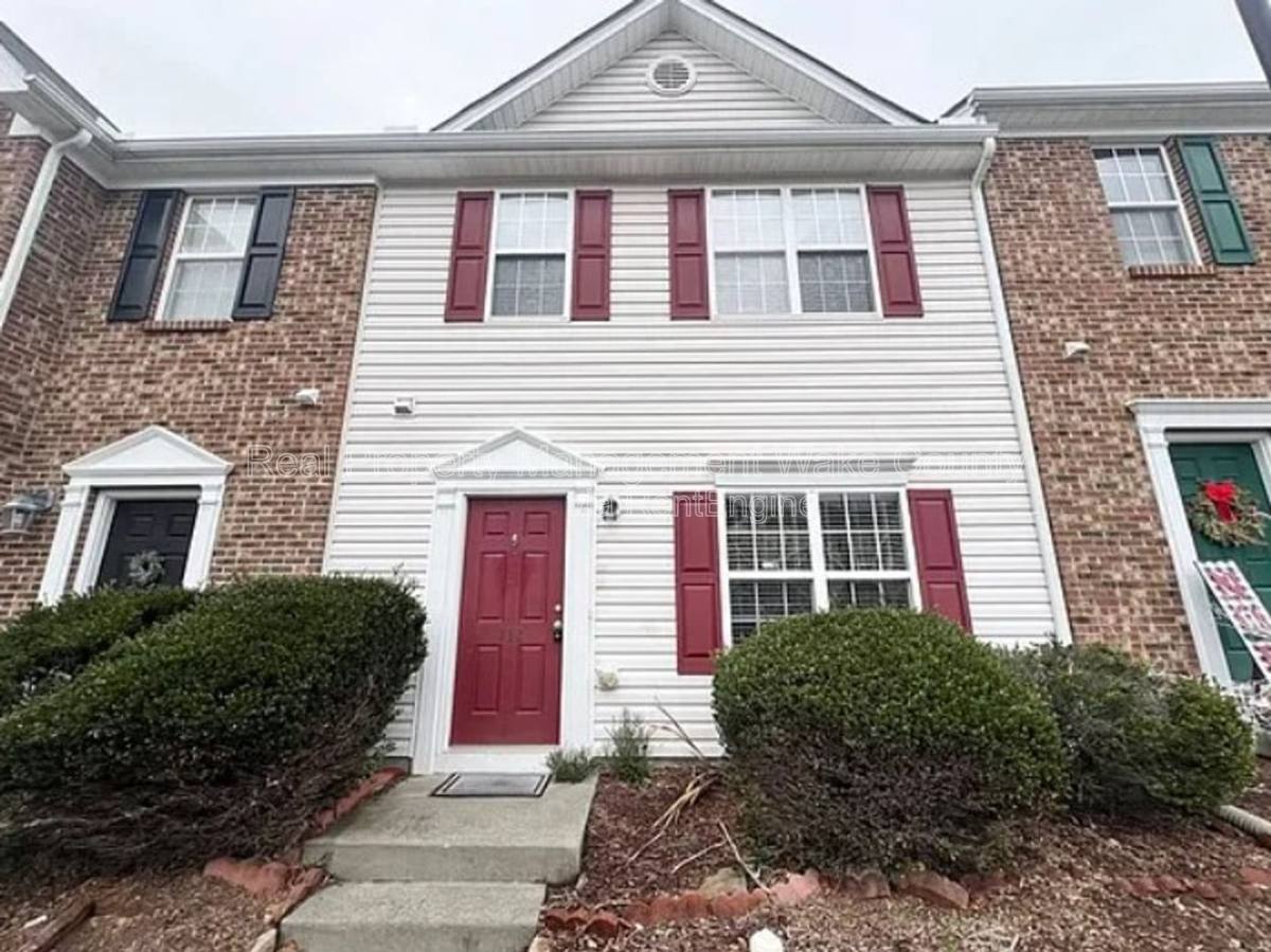 Townhouse for rent at 112 Graystar Rd, Apex, NC 27502