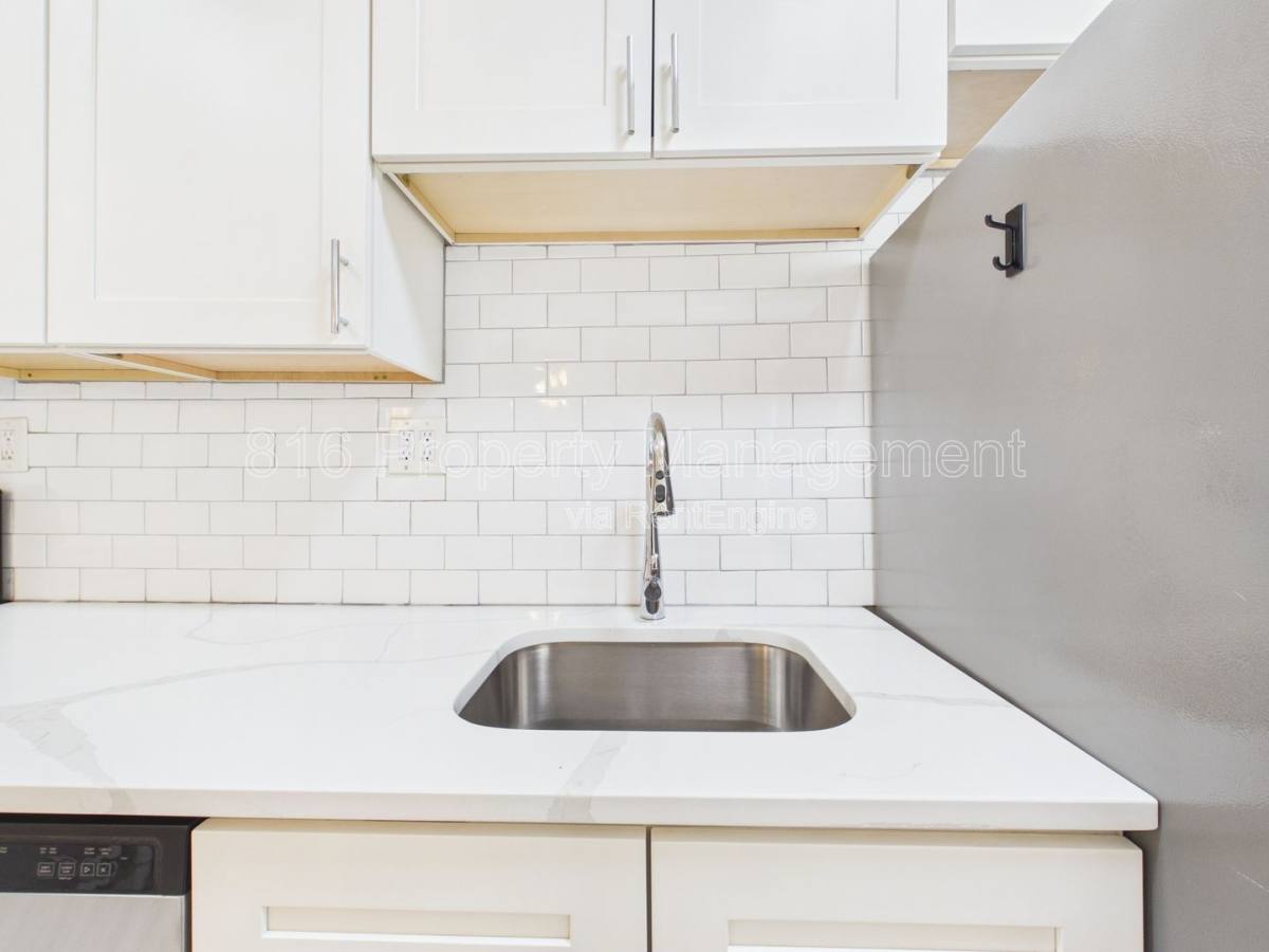 Apartment for rent at 3700 Wyoming St #103, Kansas City, MO 64111