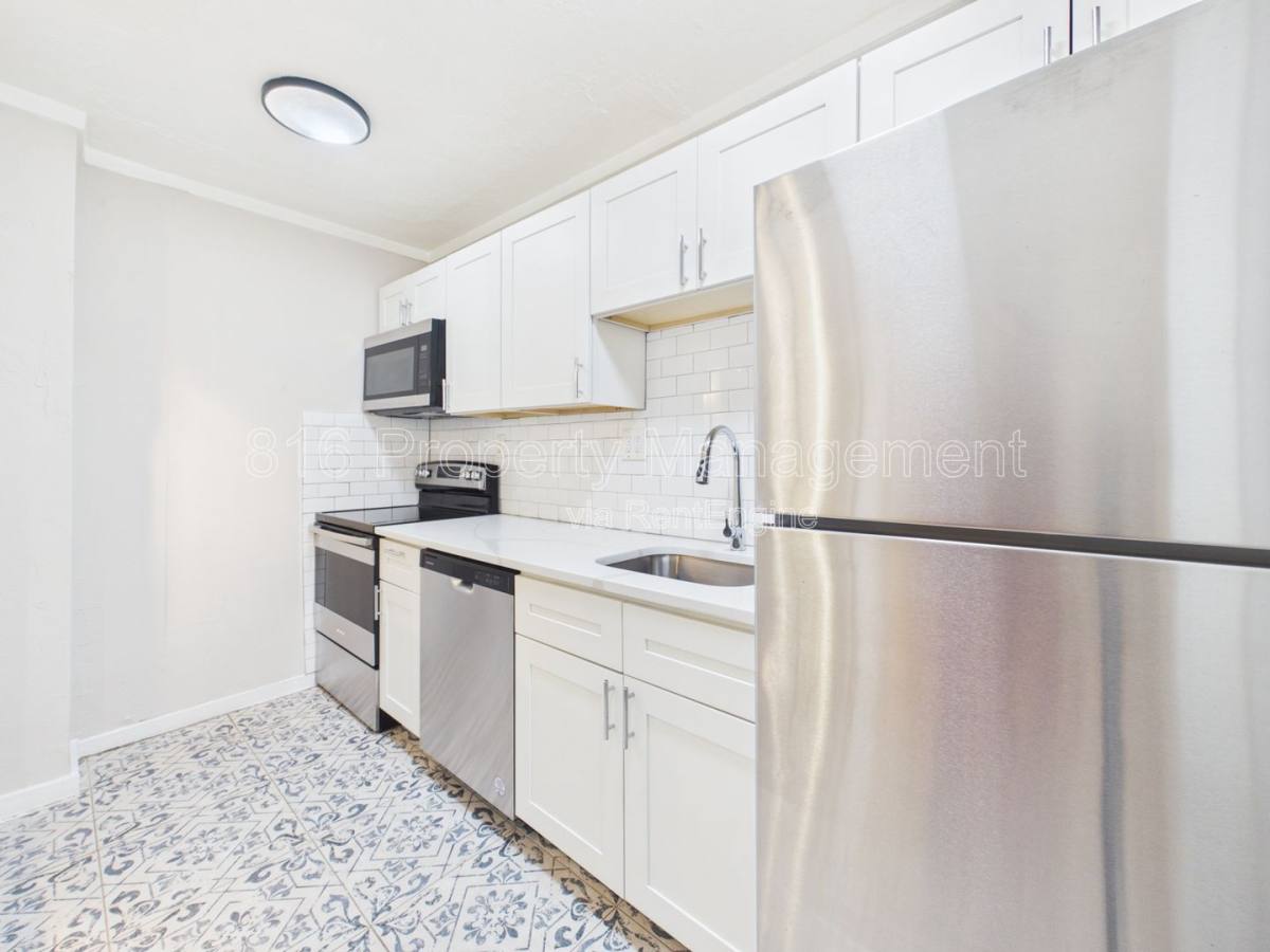 Apartment for rent at 3700 Wyoming St #103, Kansas City, MO 64111