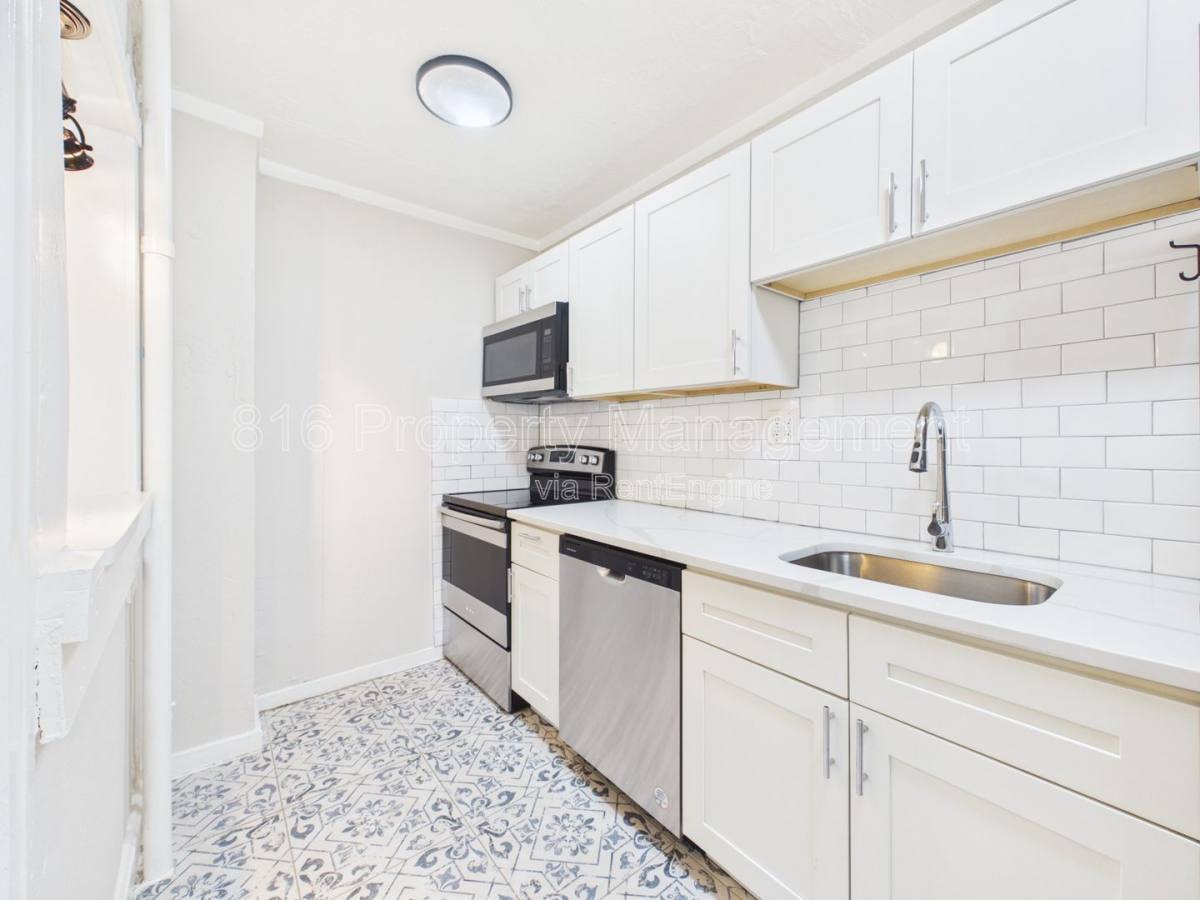 Apartment for rent at 3700 Wyoming St #103, Kansas City, MO 64111