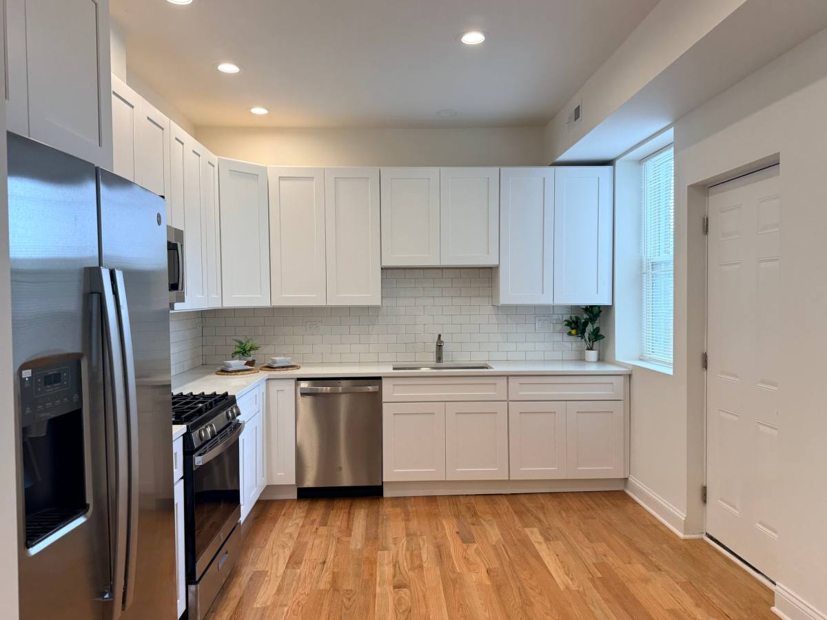 Apartment for rent at 5678 W Washington Blvd #3, Chicago, IL 60644
