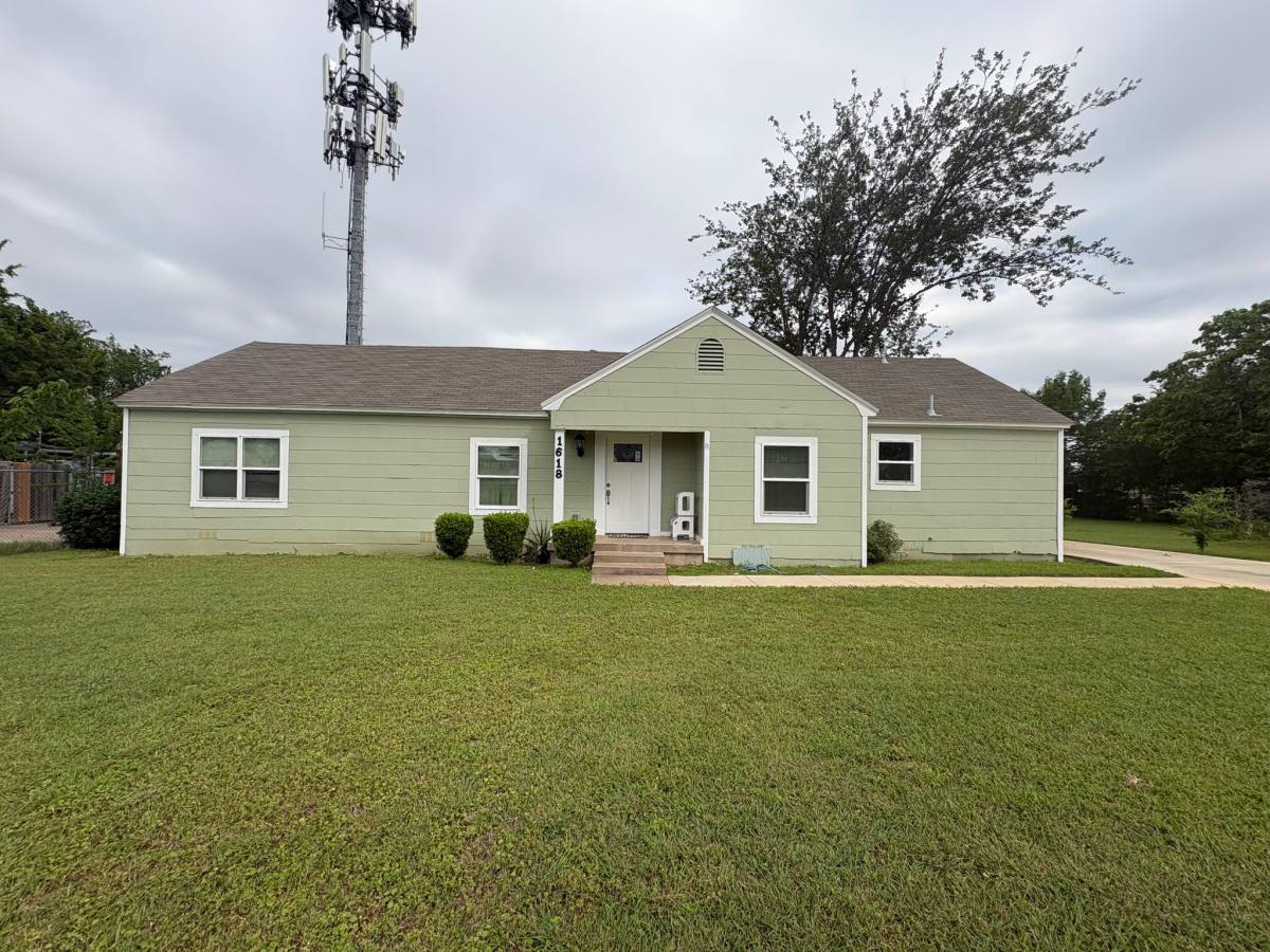 House for rent at 1618 Bruce Dr, Garland, TX 75043