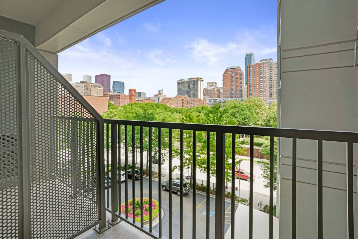 Apartment for rent at 928 S Clark, Chicago, IL 60605