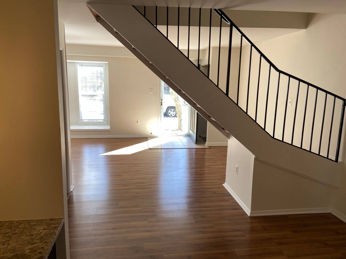Townhouse for rent at 327 Roanoke Dr SE, Leesburg, VA 20175