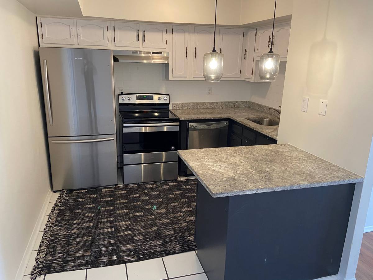 Townhouse for rent at 327 Roanoke Dr SE, Leesburg, VA 20175