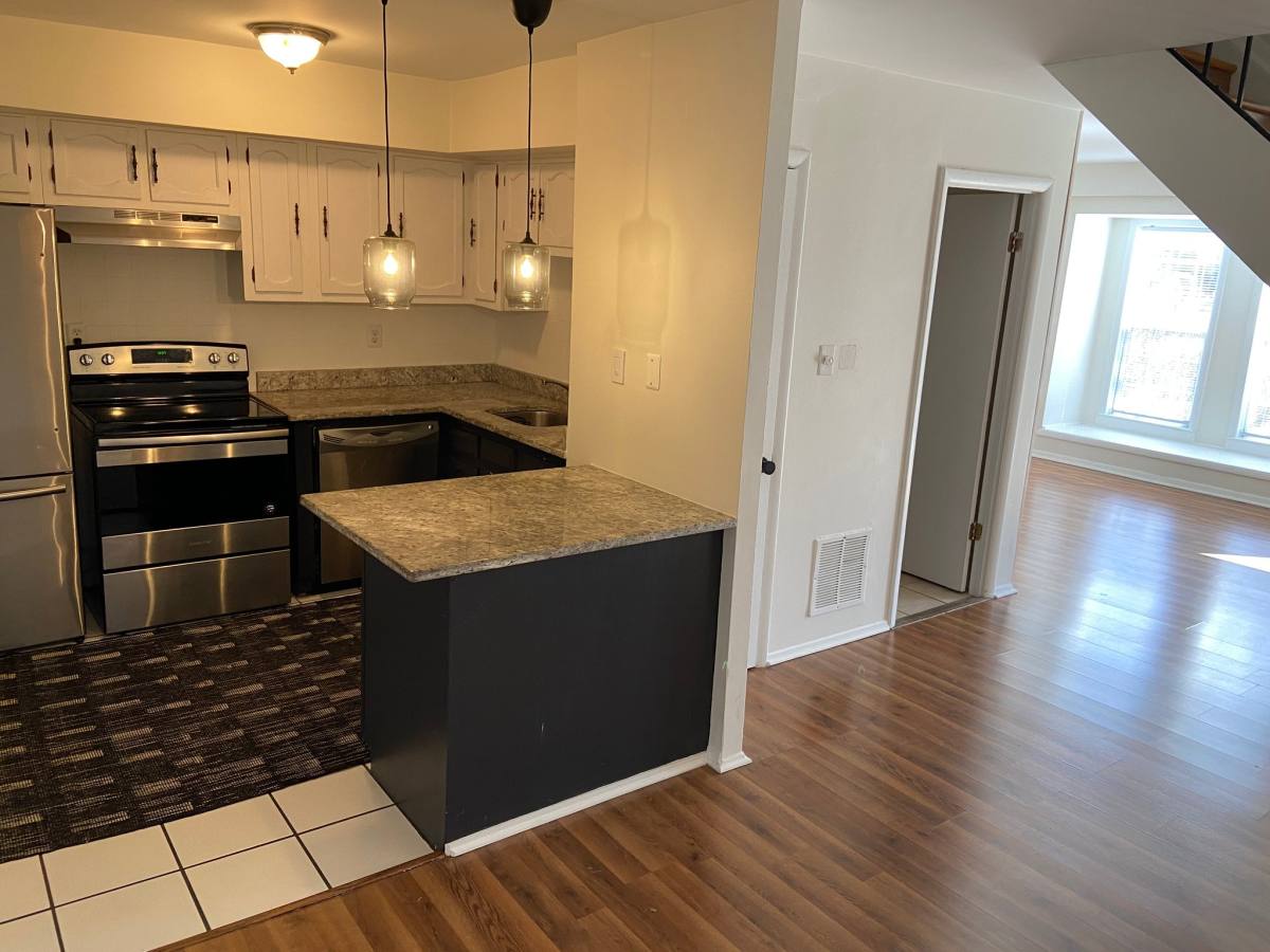 Townhouse for rent at 327 Roanoke Dr SE, Leesburg, VA 20175
