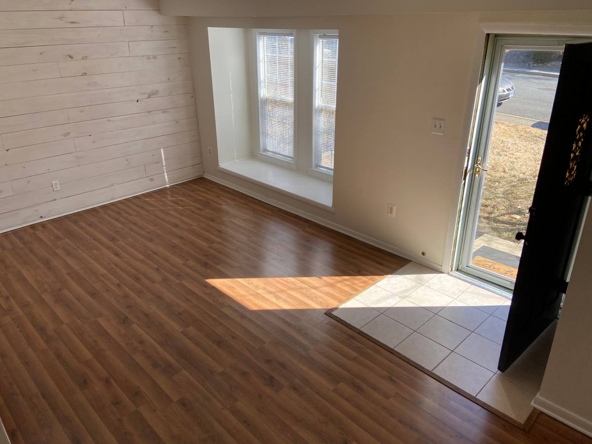 Townhouse for rent at 327 Roanoke Dr SE, Leesburg, VA 20175