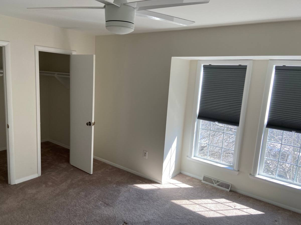Townhouse for rent at 327 Roanoke Dr SE, Leesburg, VA 20175