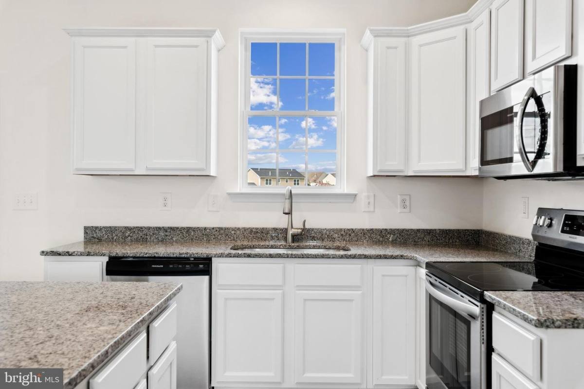 Townhouse for rent at 3807 Castle Dr, Dover, PA 17315