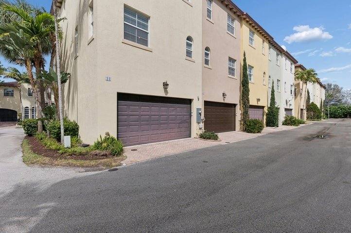 Townhouse for rent at 41 Via Floresta Dr, Boca Raton, FL 33487