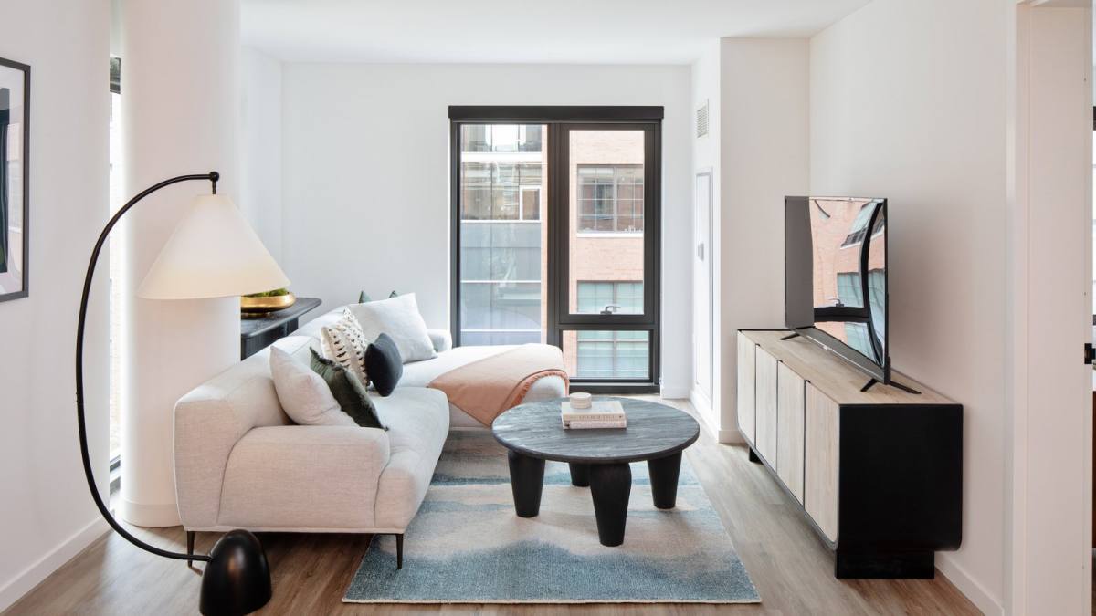 Apartment for rent at 166 N Aberdeen St, Chicago, IL 60607