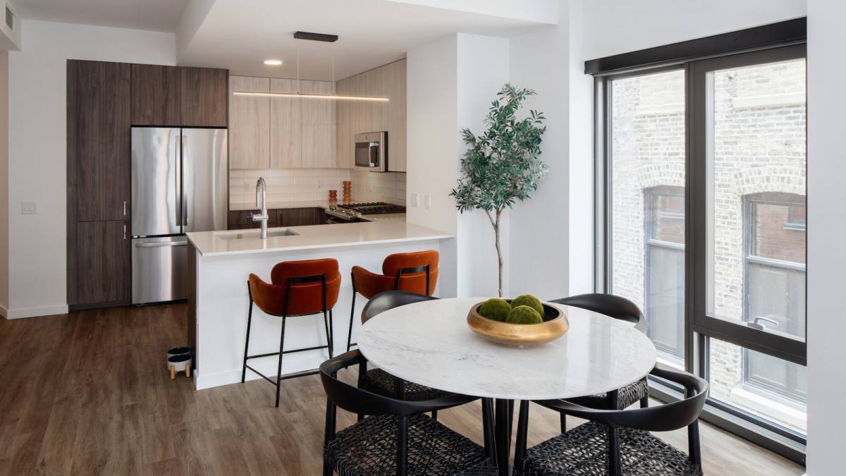 Apartment for rent at 166 N Aberdeen St, Chicago, IL 60607