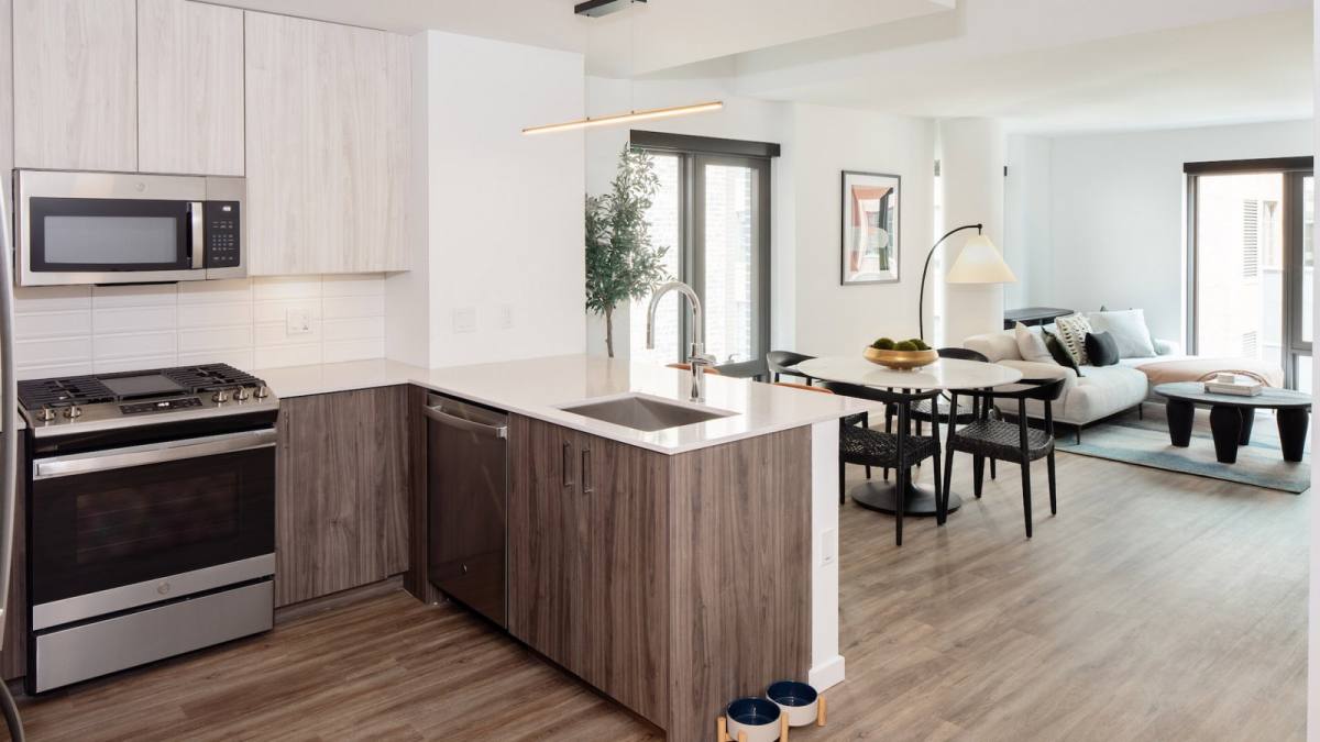 Apartment for rent at 166 N Aberdeen St, Chicago, IL 60607