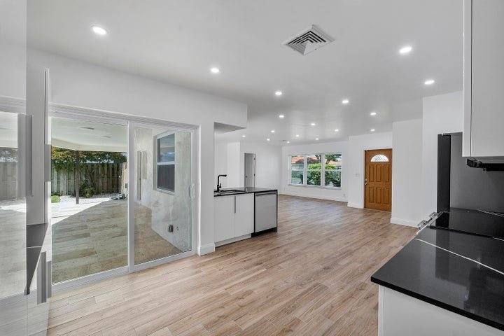 House for rent at 400 SW 9th Ave, Boca Raton, FL 33486