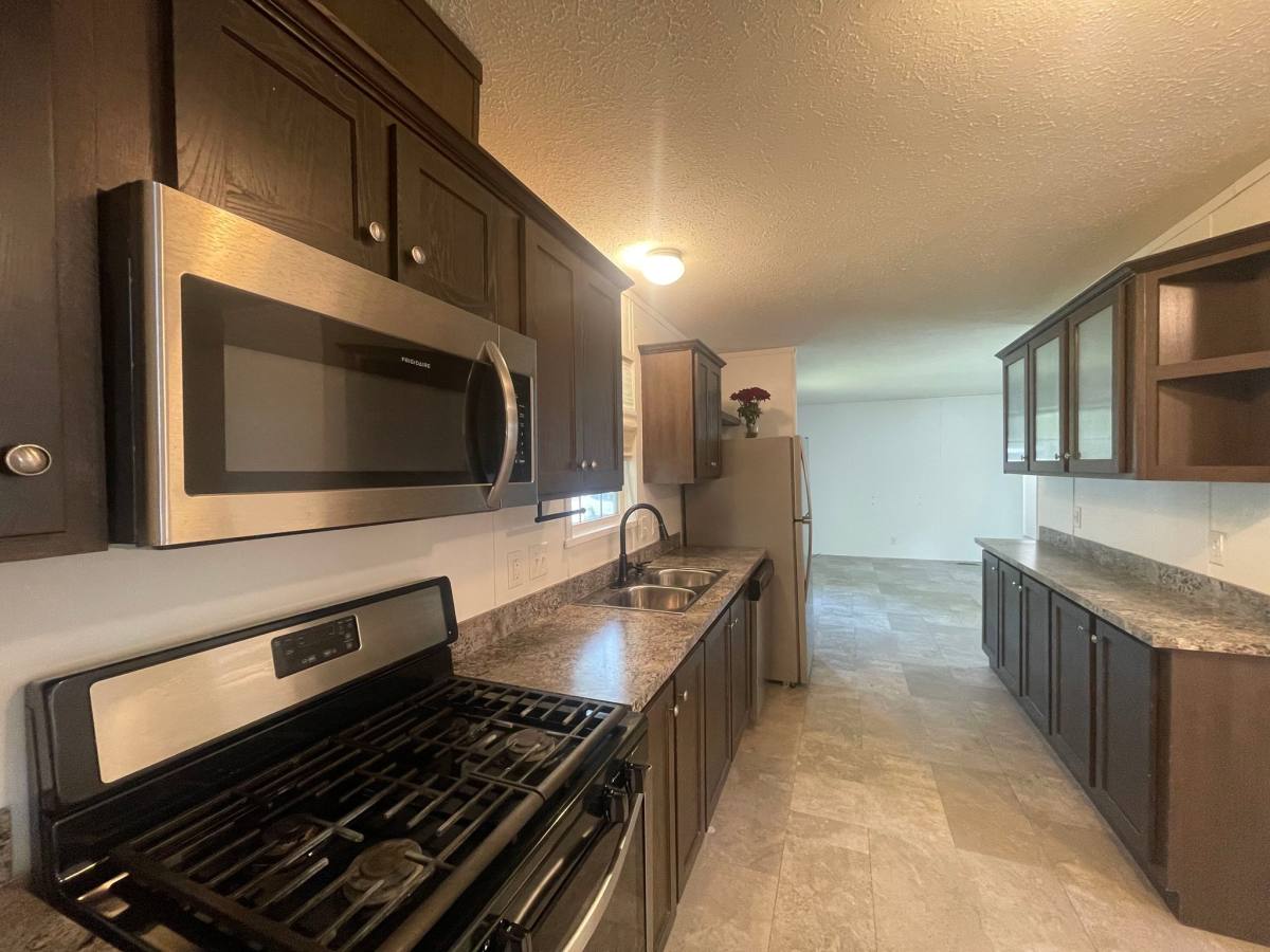 House for rent at 98 E Manor, Oxford, MI 48371