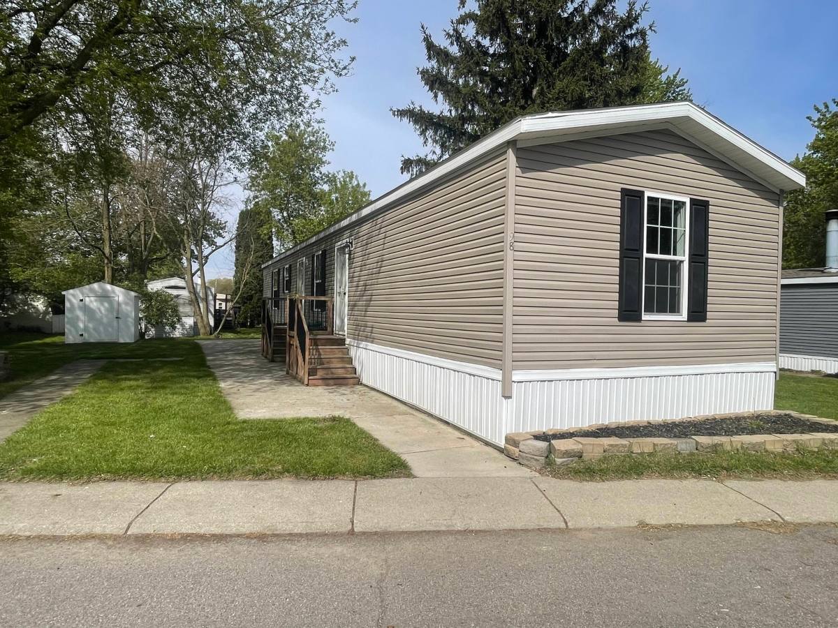 House for rent at 98 E Manor, Oxford, MI 48371