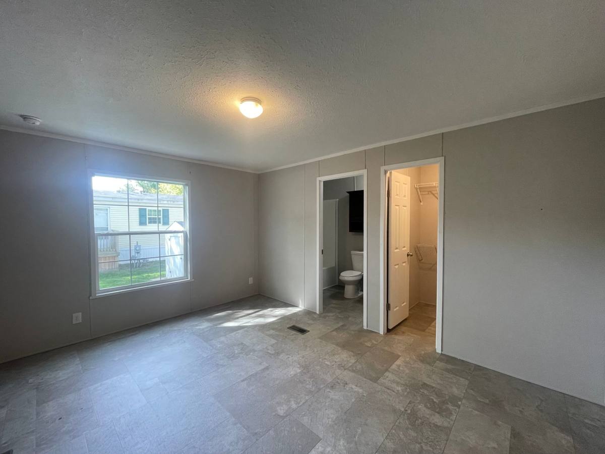 House for rent at 98 E Manor, Oxford, MI 48371