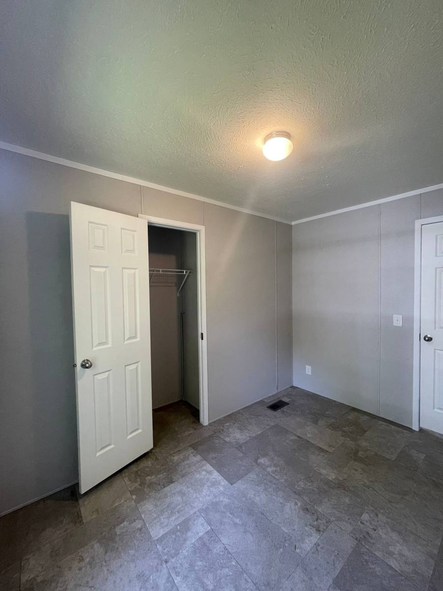 House for rent at 98 E Manor, Oxford, MI 48371