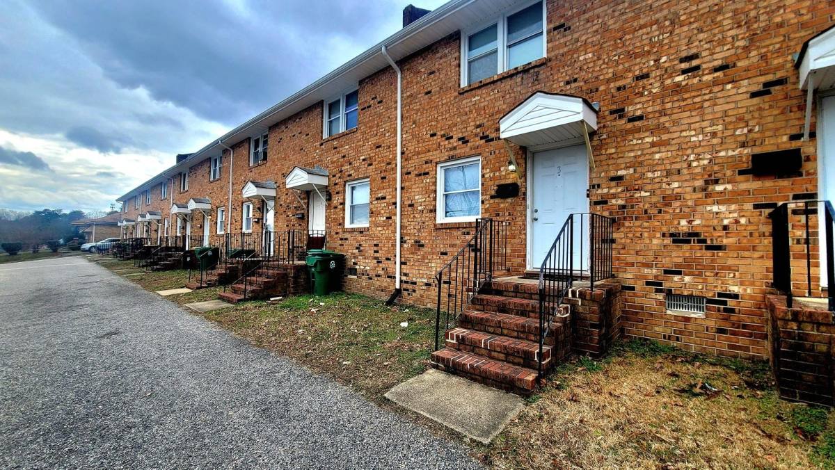 Townhouse for rent at 1516 W Clara St #8, Petersburg, VA 23803