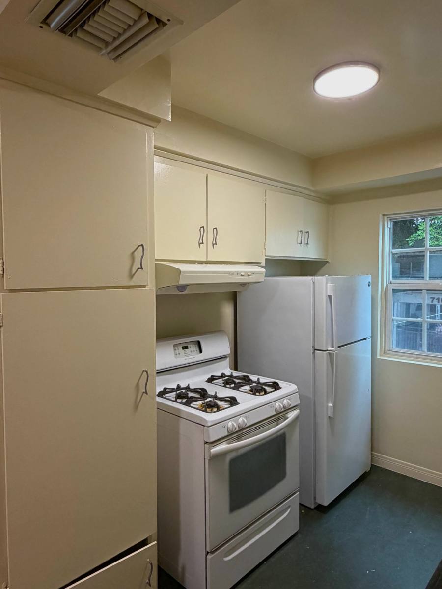 Apartment for rent at 707 N Genesee Ave #7, Los Angeles, CA 90046