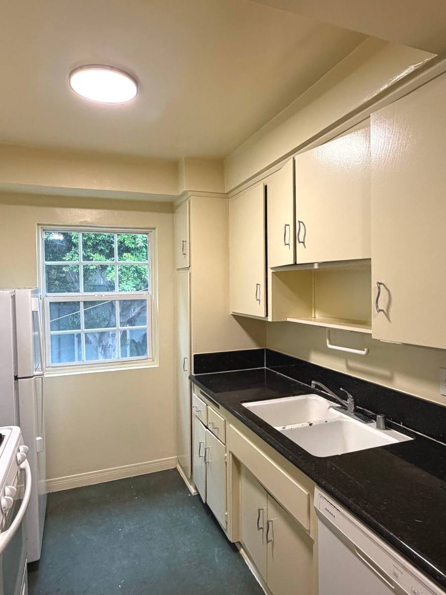 Apartment for rent at 707 N Genesee Ave #7, Los Angeles, CA 90046