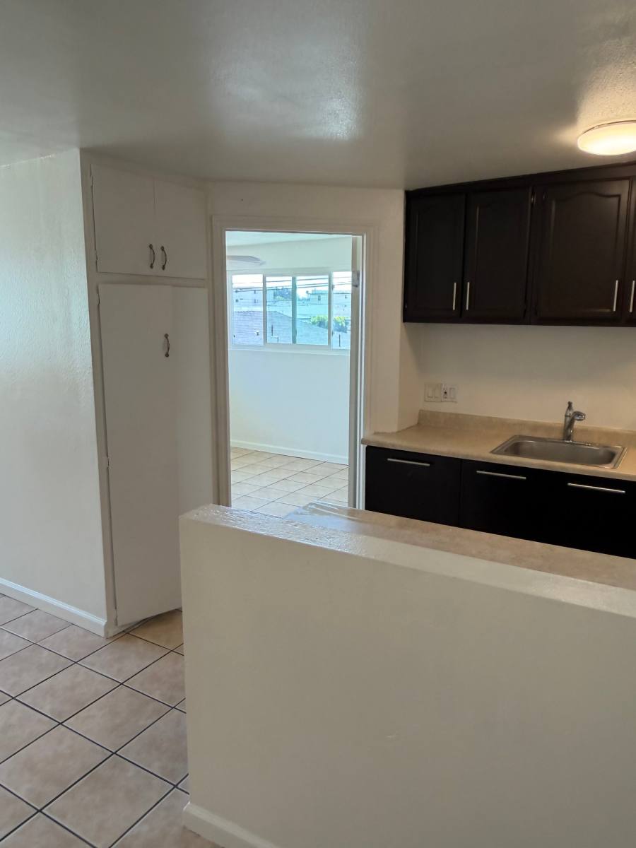 Apartment for rent at 12940 S Prairie Ave #C, Hawthorne, CA 90250